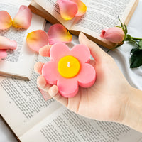 Zainpe Daisy Flower Pink Scented Candle Gift Danish Pastel Room Aesthetic Decor Pine Fragrance Candles Handmade Natural Soy Wax Aromatherapy Candle for Women Home Bedroom Party Supplies 2.8 x 1.2 In